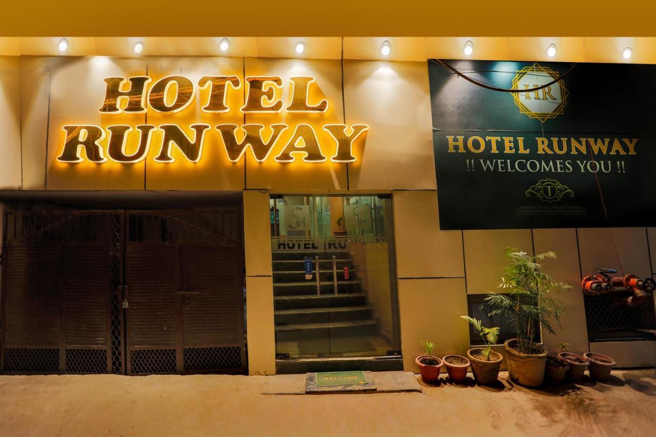 Airport Hotel Runway Yeni Delhi Dış mekan fotoğraf